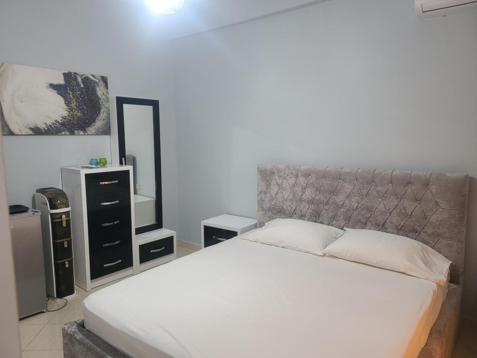 Hillside Garden Apartament ซารานเดอ ภายนอก รูปภาพ