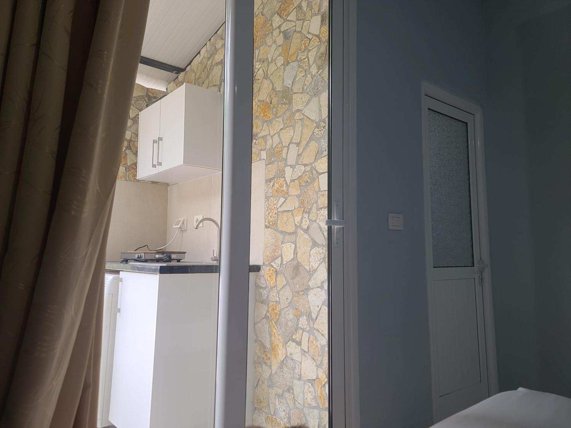 Hillside Garden Apartament ซารานเดอ ภายนอก รูปภาพ